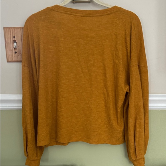H&M Women's Golden Long Sleeve Top - Picture 2 of 3
